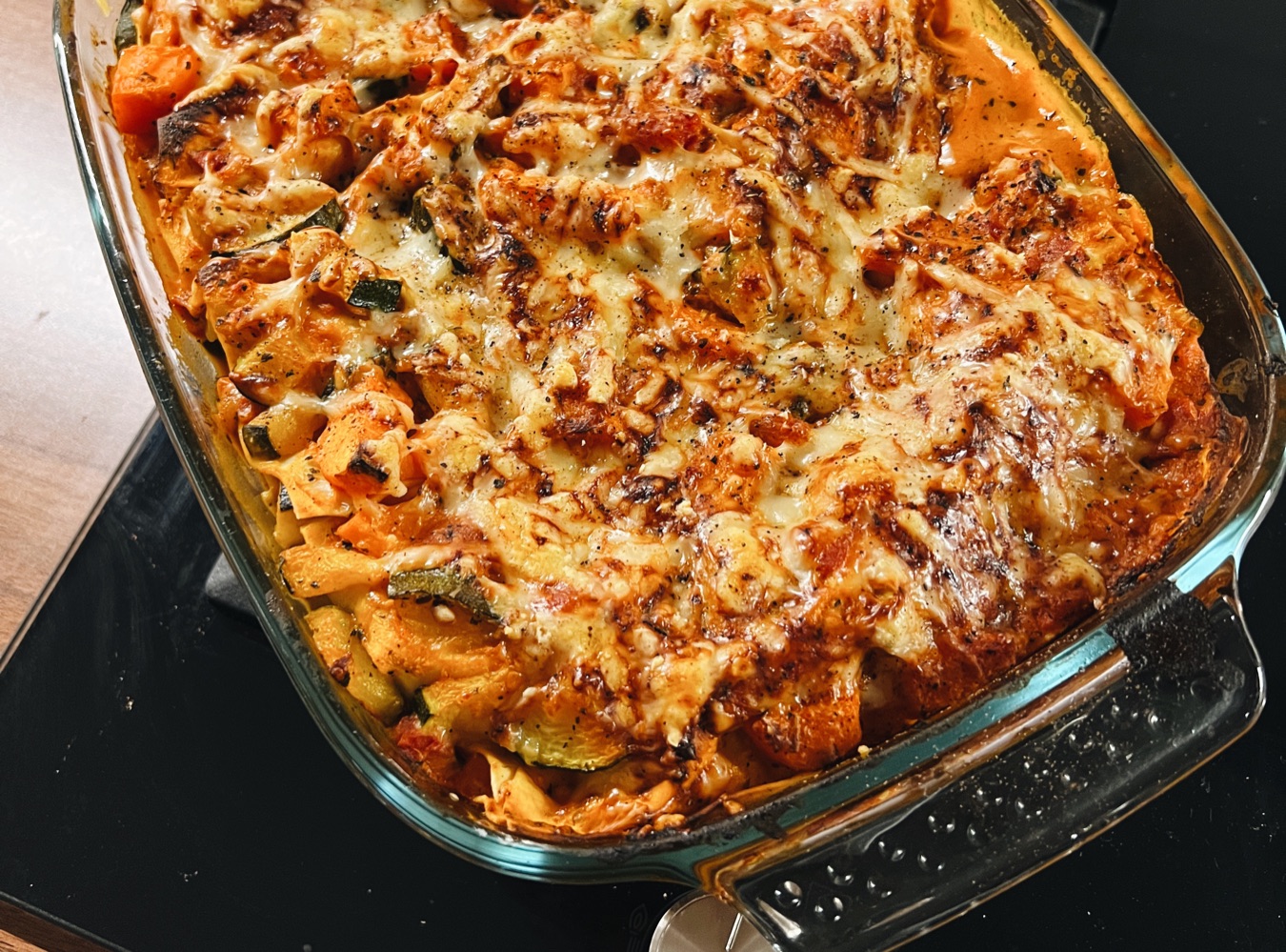 Vegetarisk lasagne med zucchini, fetaost och spenat